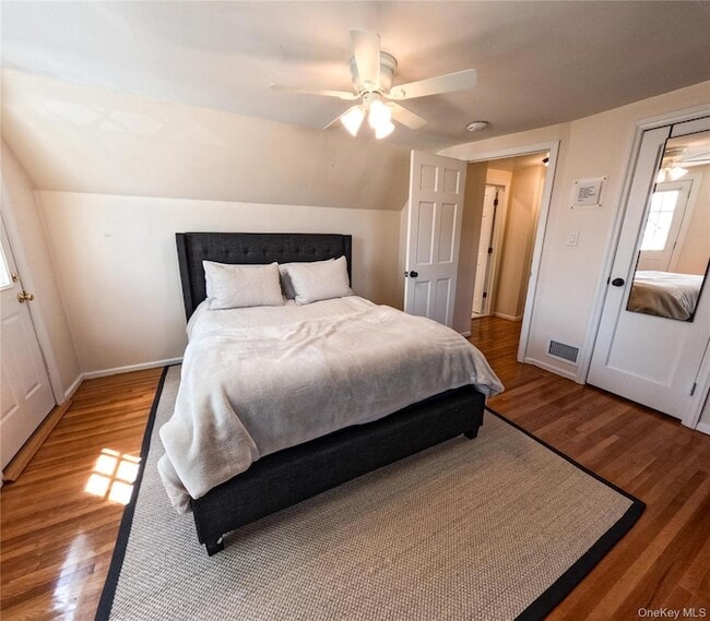 Building Photo - 4 Shorewood Dr