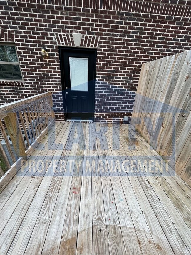 Building Photo - Two bedroom townhome in great, central location!