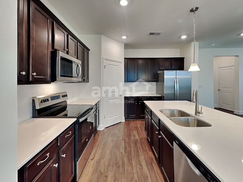 Building Photo - 628 Rivermist Dr