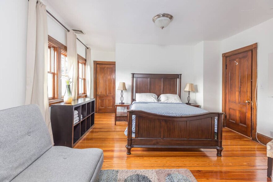 Building Photo - 15 Peverell St