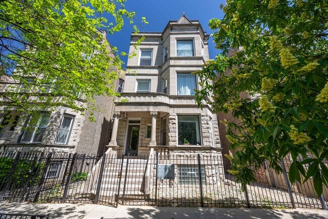 Primary Photo - 3110 W Fullerton Ave