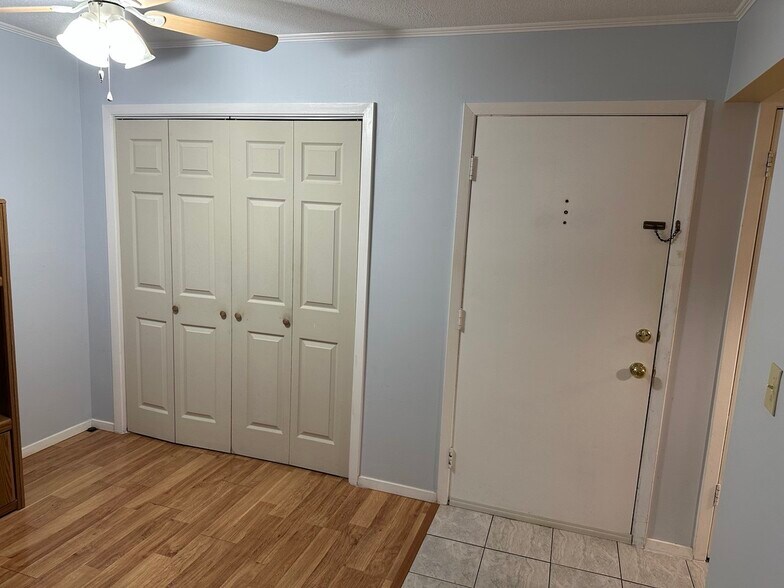 Building Photo - 1855 Poplar Woods Cir W