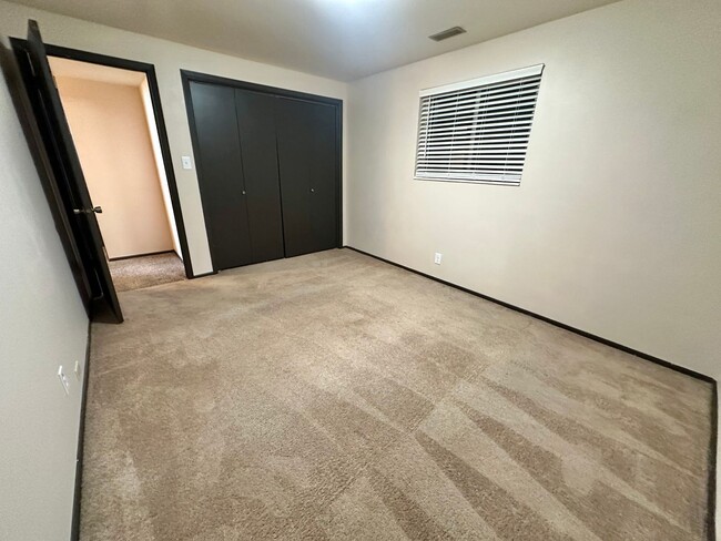 Building Photo - Great 2 Bd 1.5 Ba Duplex in Cottonwood Hei...