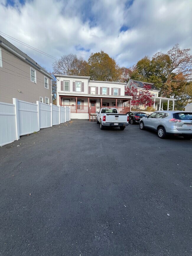 Building Photo - 33 White St