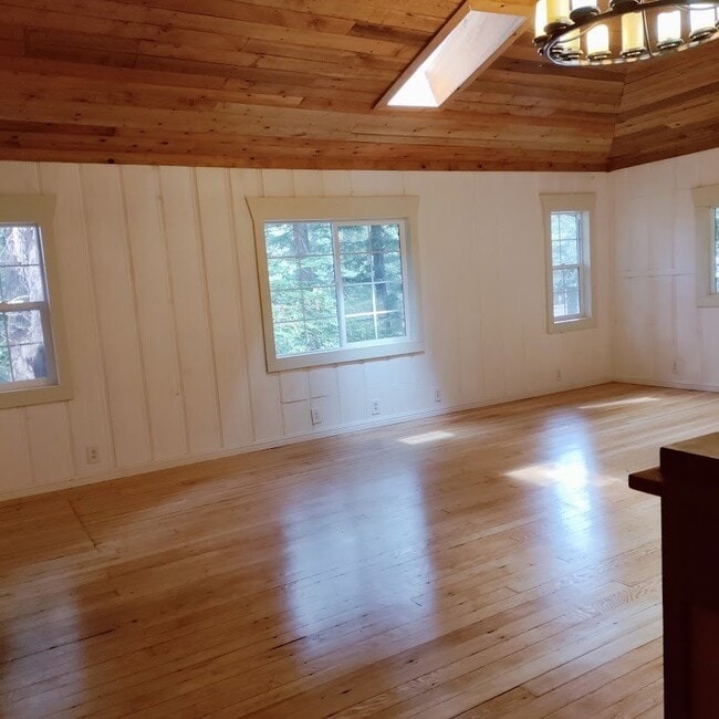Building Photo - Charming Home Nestled in the Redwoods