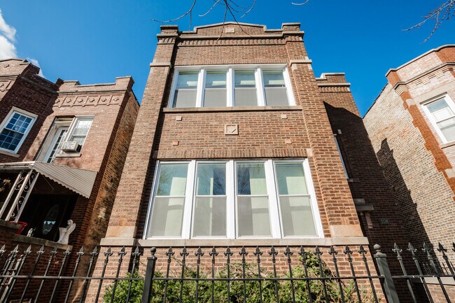 Building Photo - 2136 N Avers Ave