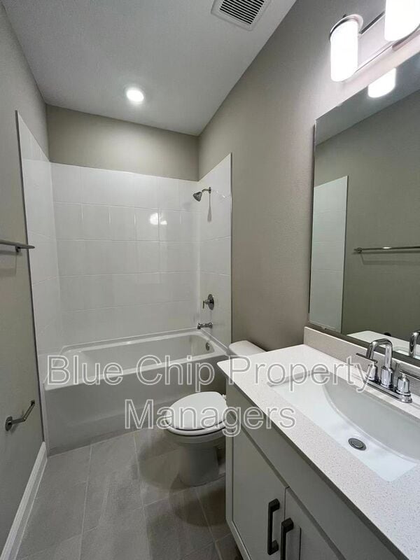 Building Photo - 1224 Pampus Dr