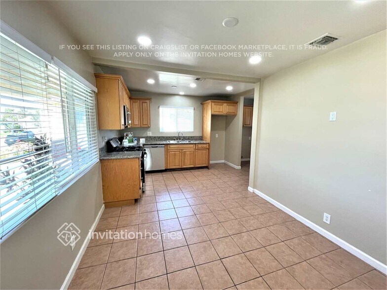 Building Photo - 11148 S Wilton Pl