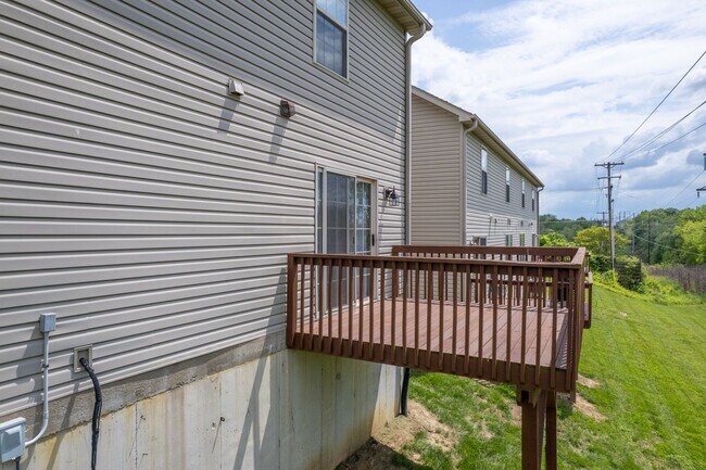 Building Photo - 509-511 Glenstone Dr.