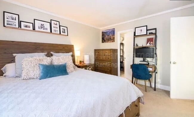 Building Photo - 2319 Curlew St