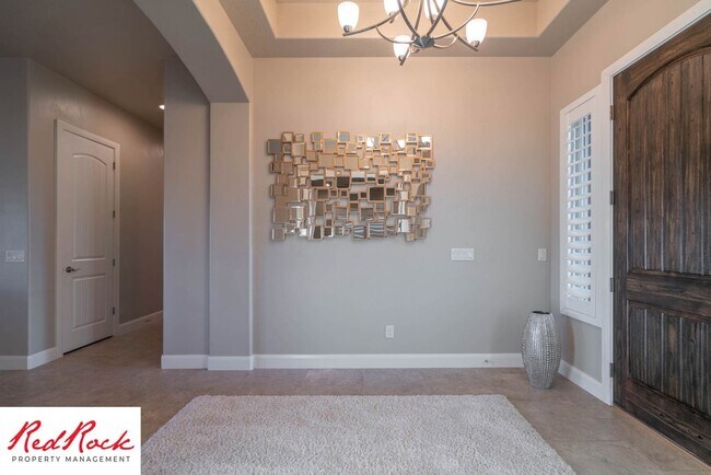 Building Photo - Stunning 2 Bedroom Fully Furnished Home. Community Pool & Mini Golf!