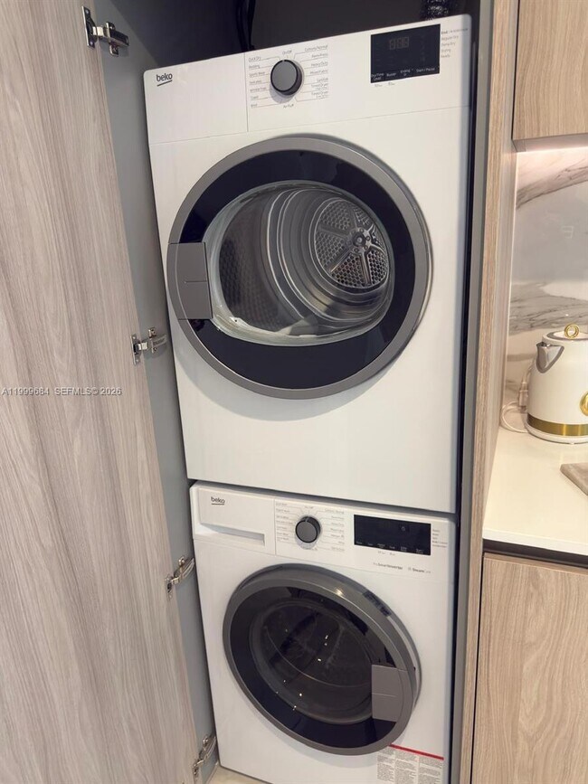 Building Photo - 77 SE 5th St