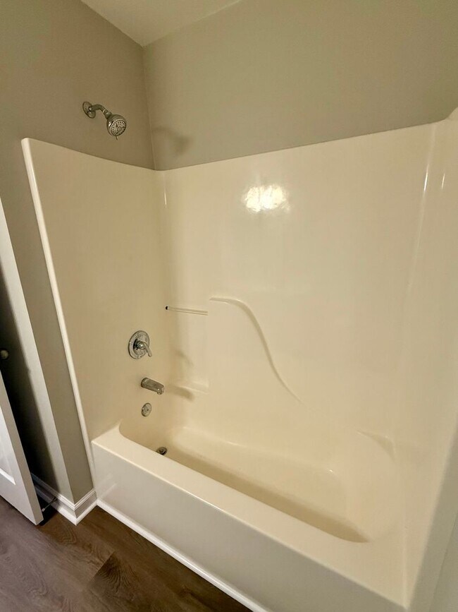 Building Photo - Two bedroom, 1.5 townhouse in Graham (Park...