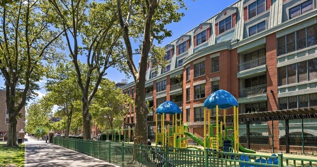 Building Photo - 402 9th St