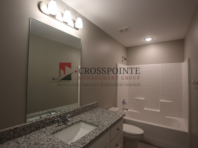 Building Photo - Beautiful 2 Bedroom 2 Bathroom Townhouse in South Tyler! 1/2 OFF FIRST FULL MONTH