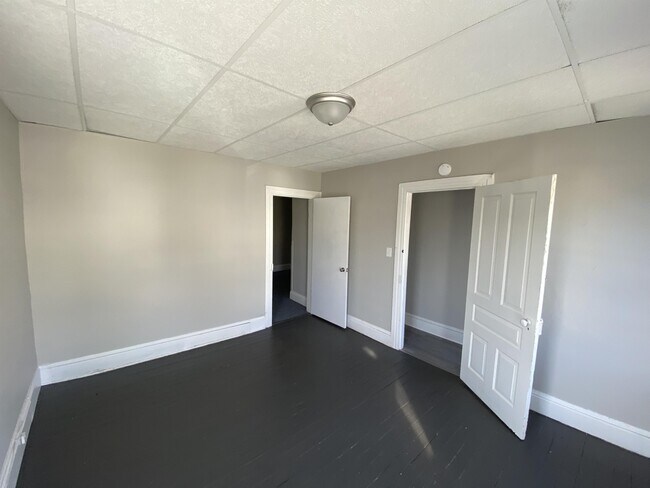 Building Photo - 1340 W College Ave