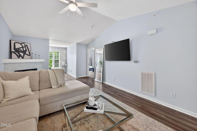 Building Photo - 2400 Huntscroft Ln