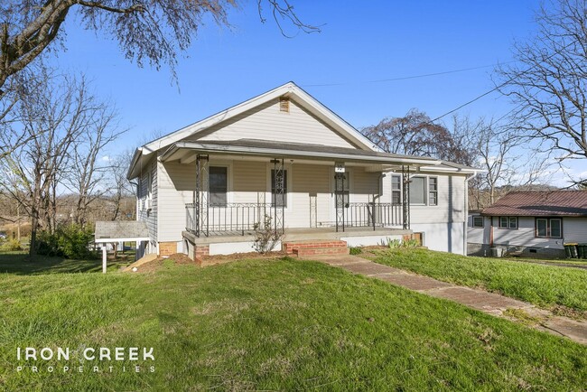 Primary Photo - Spacious Three-Bedroom in Woodfin