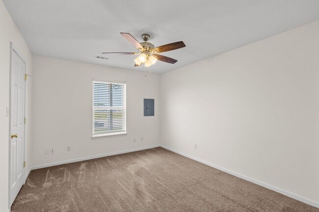 Building Photo - 2405-2407-2407 Northampton Dr