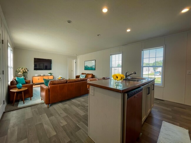 Building Photo - 16242 Frontenac Ave