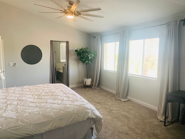 Building Photo - 4 Bedroom Home in Summerlin with Pool