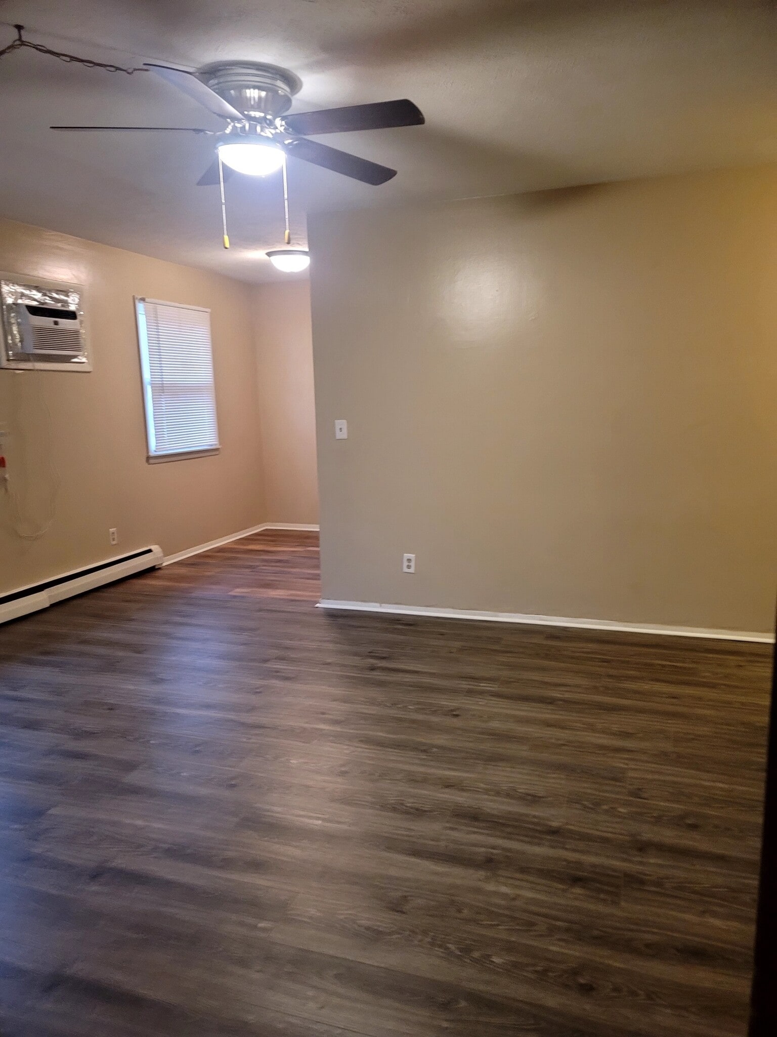 Living Room - 105 College Park Ct