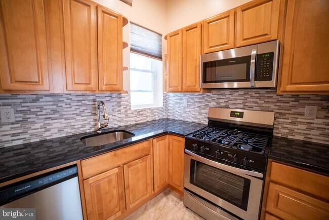 Building Photo - 404 S 22nd St