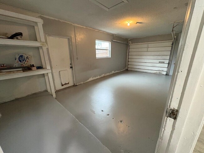 Building Photo - 6502 Boulevard of Champions