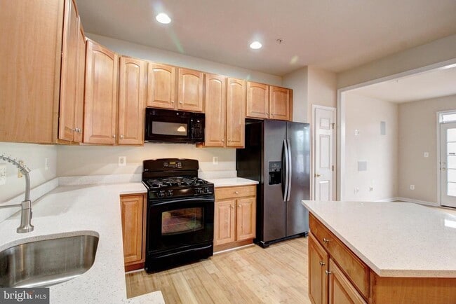 Building Photo - 9394 Penrose St