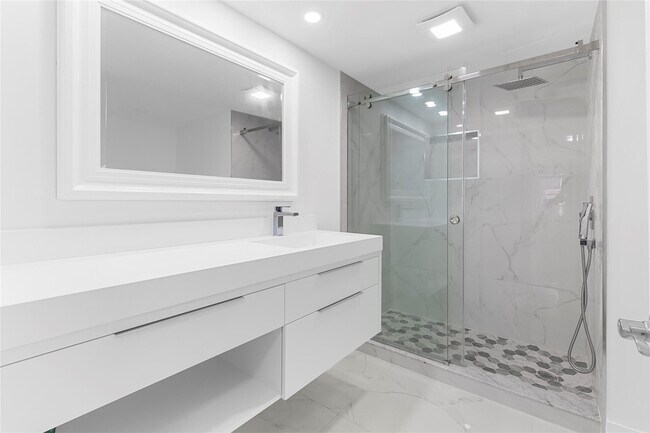 Building Photo - 3750 Galt Ocean Dr