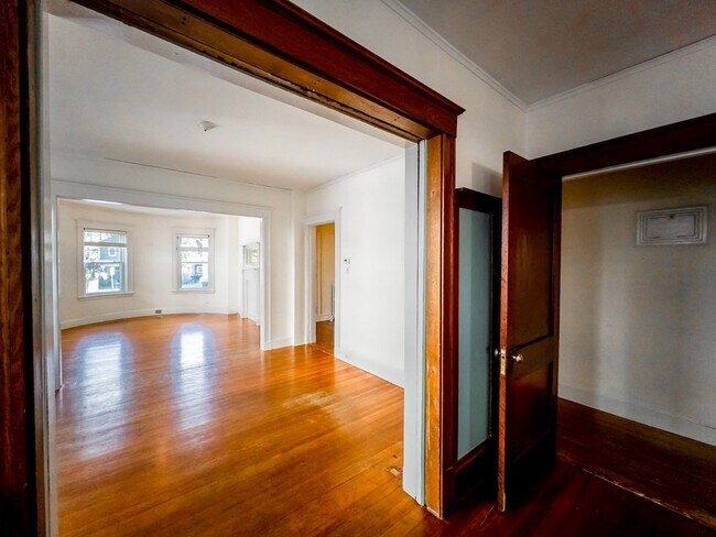 Building Photo - 67 Hampstead Rd