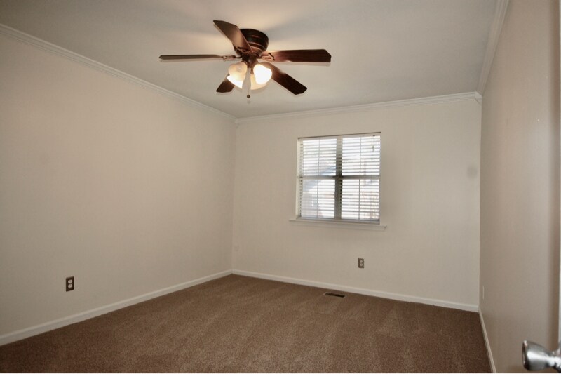 Building Photo - 937 Welch Cir