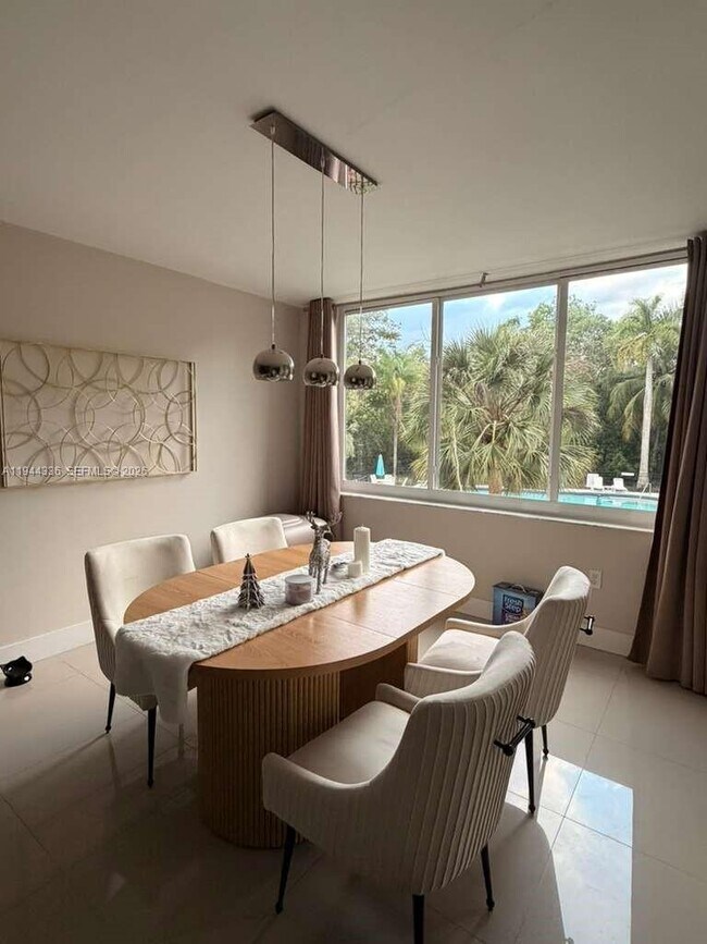 Building Photo - 17890 W Dixie Hwy