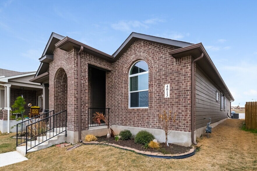 Building Photo - 4013 Skylark Ln