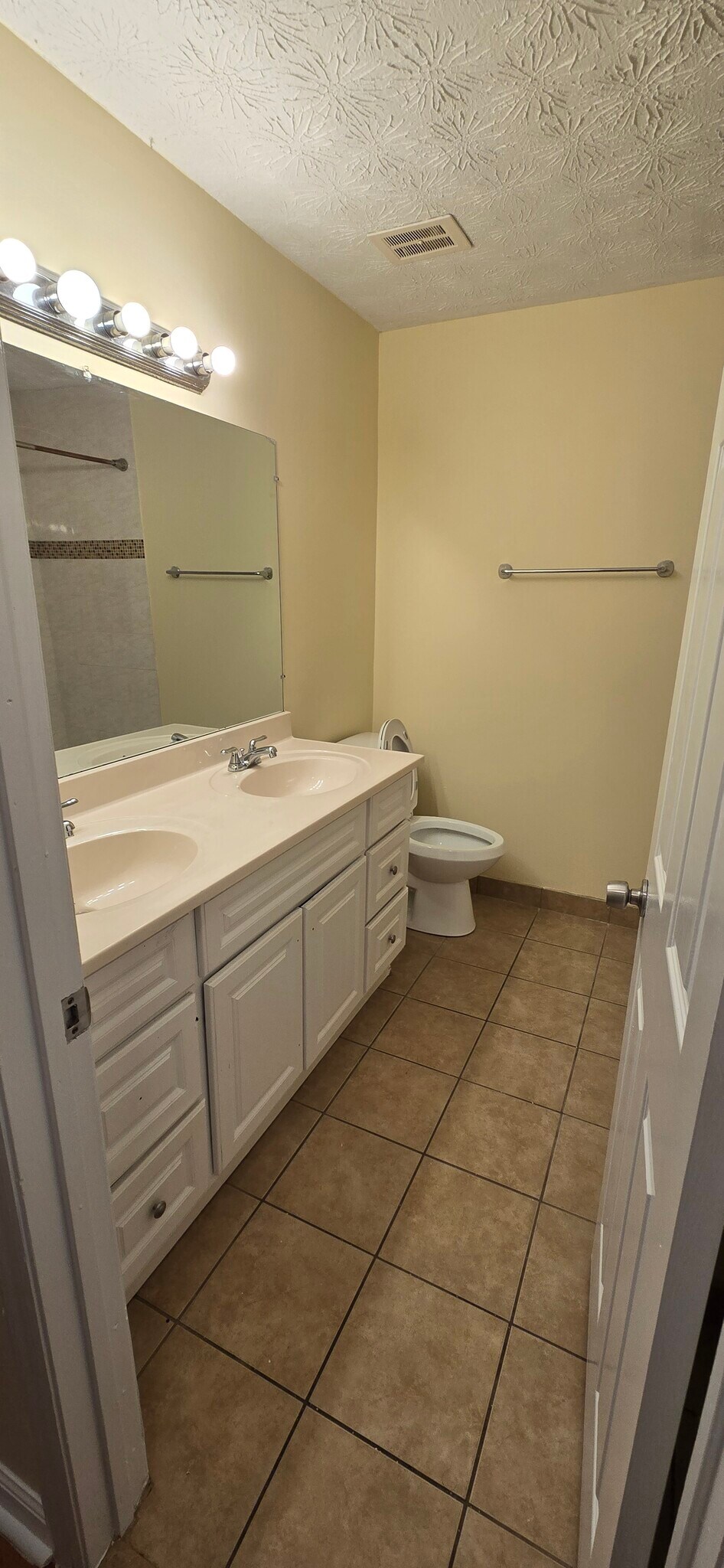 Building Photo - 2494 Lehaven Dr