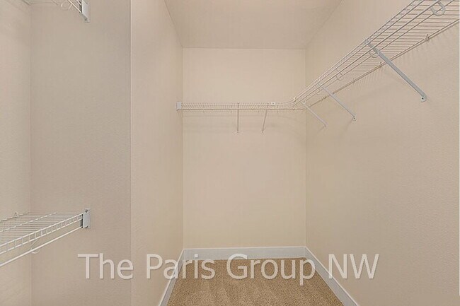 Building Photo - Gorgeous Green Lake Condo * 1 Block to Park Entrance, Onsite Retail, Garage Pkg, EZ Commute!