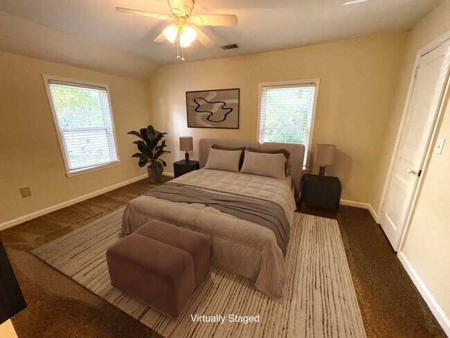 Building Photo - NormalTown 2br House - Fall 2026 Prelease