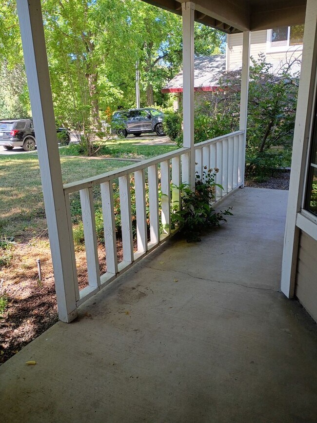 Building Photo - Excellent Fair Oaks Location 3 Bedroom Home!