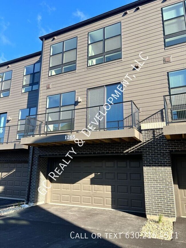 Building Photo - ***MOVE IN SPECIAL - 1/2 MONTH FREE RENT! ...