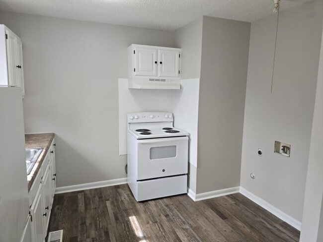 Building Photo - 301 N Broad St