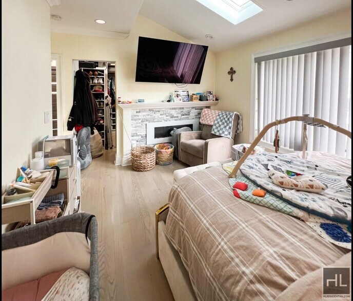 Building Photo - 3rd avenue