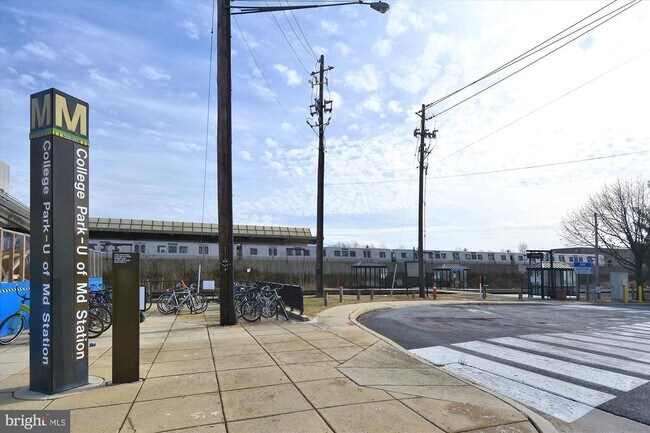 Building Photo - 4709 Van Buren St