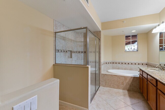 Building Photo - 6637 Alden Woods Cir