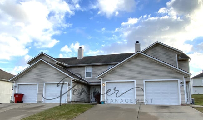 Primary Photo - 201-A NE DOGWOOD St