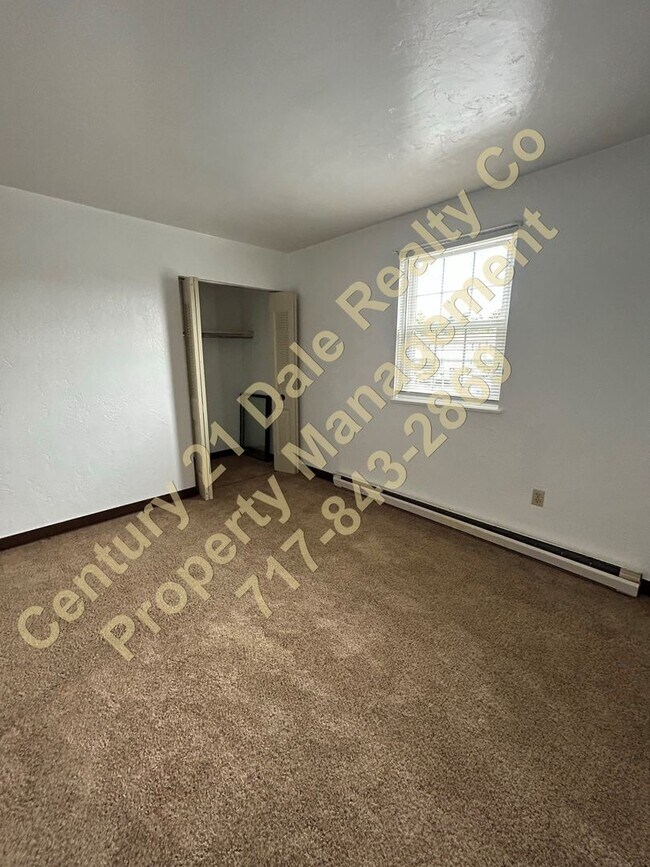 Building Photo - 2 BR, 1.5 Bath in West York School District
