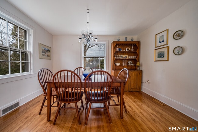 Building Photo - 99 Bay View Ave