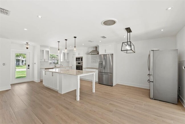 Building Photo - 4714 W Oakellar Ave