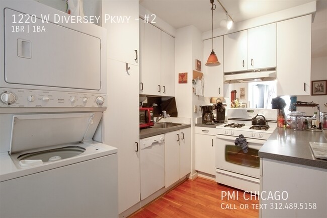 Building Photo - 1220 W Diversey Pkwy