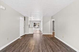 Building Photo - 231 Lark Dr