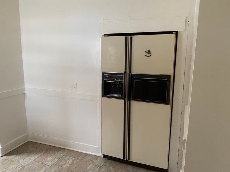 Building Photo - 81 Cameron St